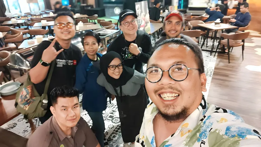 Foto bersama Dirut Outdoor Pro
