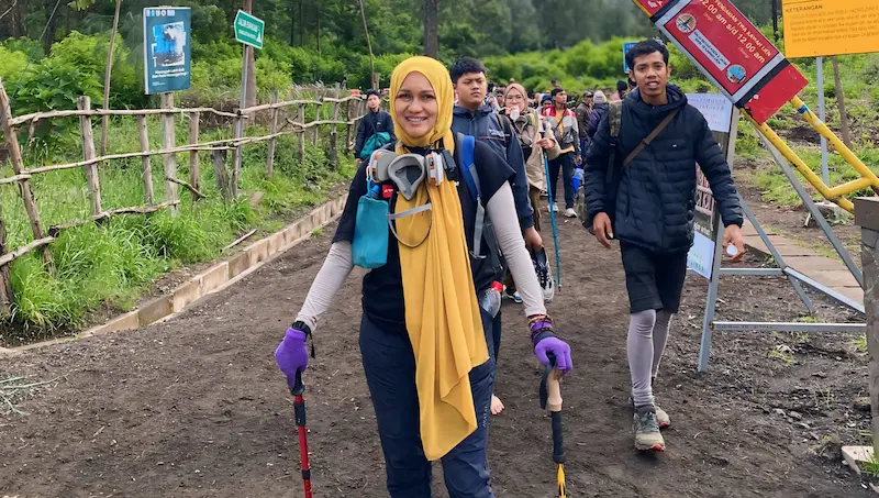 Pintu gerbang jalur pendakian Kawah Ijen Jawa Timur