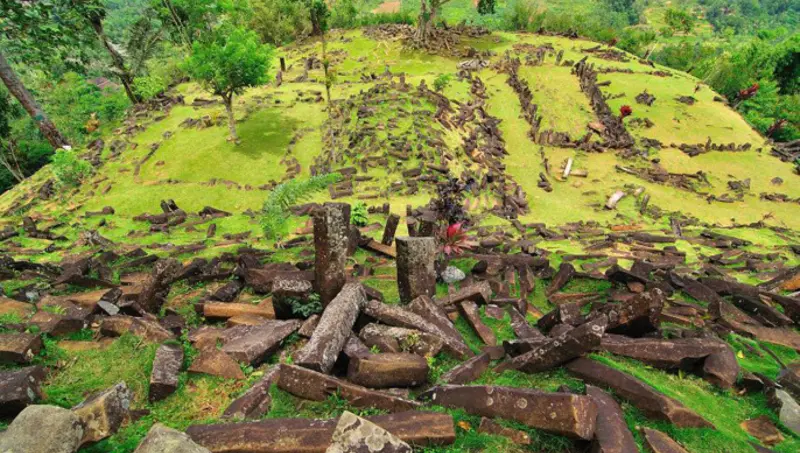 Reruntuhan situs Gunung Padang
