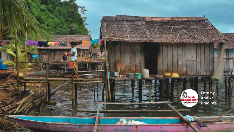 Kondisi rumah penduduk yang dibangun diatas air laut