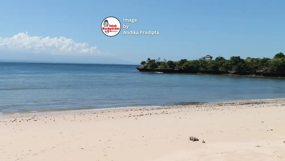 Ketenangan air di Pantai Pink Lombok