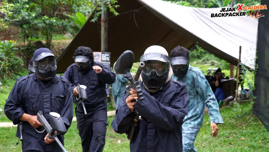 Bermain paintball di Caldera Adventure
