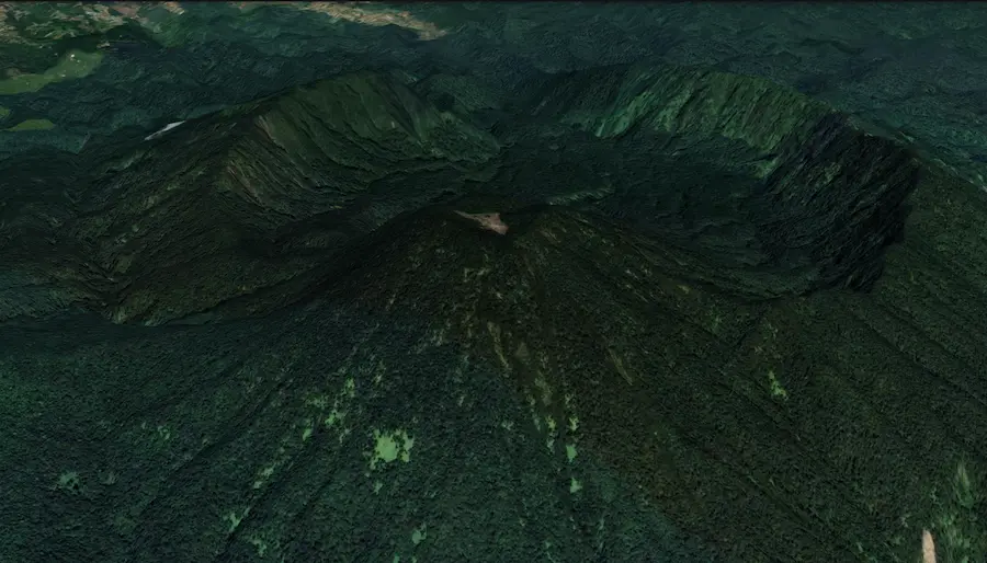 Citra satelit Gunung Pangrango dengan Lembah Mandalawangi di tengahnya
