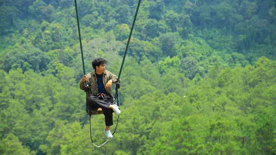Adrenaline swing ala Bali di Puncak Bogor