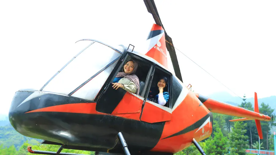 Wahana helikopter Sevillage