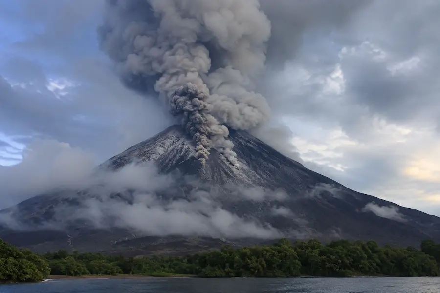 Erupsi Gunung Dukono Tewaskan 3 Pendaki Jumat, 8 Mei 2026